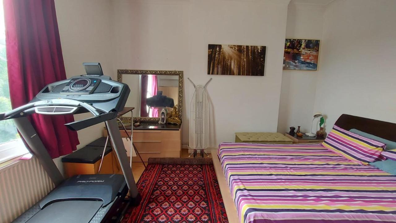 Extra Large One Bedroom Flat With Parking Londra Exterior foto
