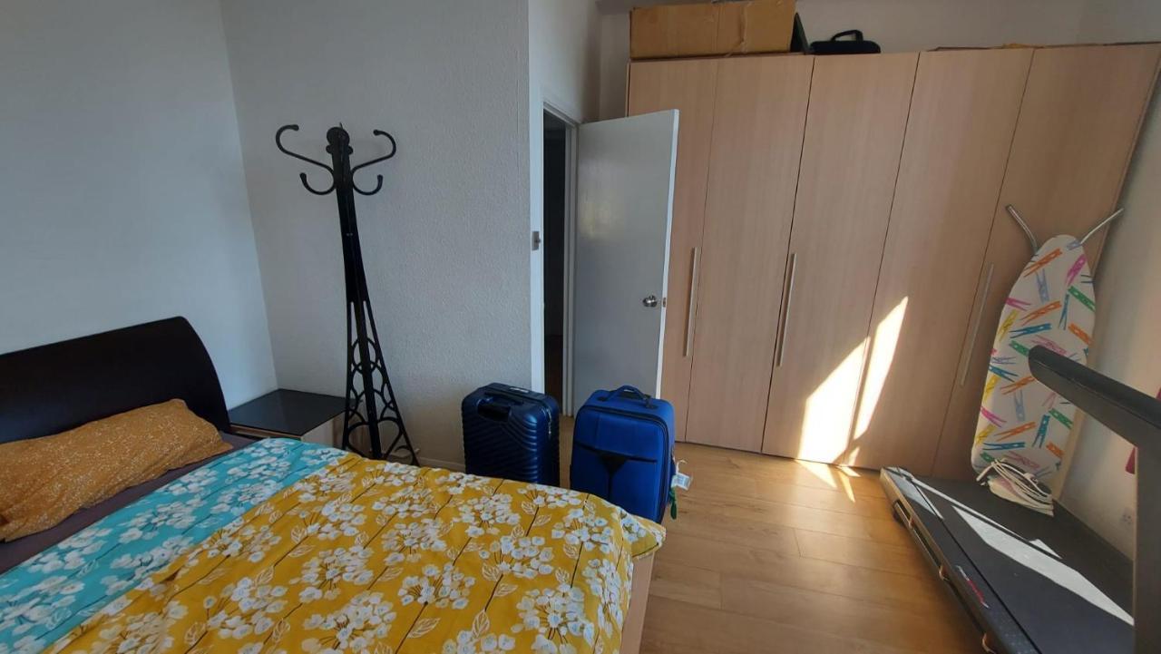 Extra Large One Bedroom Flat With Parking Londra Exterior foto