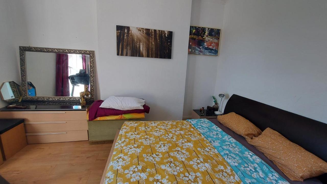 Extra Large One Bedroom Flat With Parking Londra Exterior foto