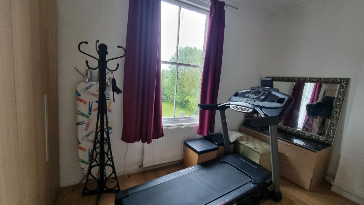 Extra Large One Bedroom Flat With Parking Londra Exterior foto